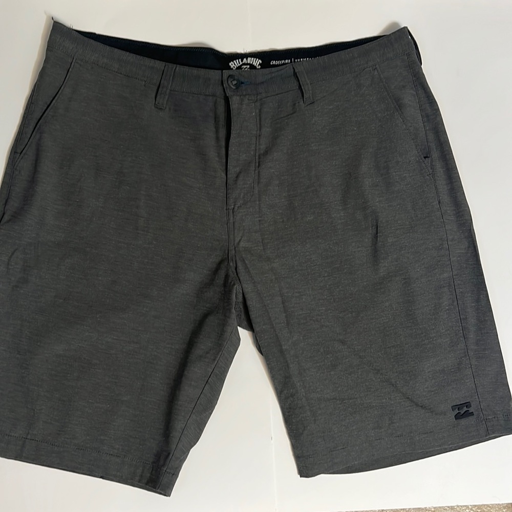 Billabong Mens Crossfire submersibles length 19” gray.   Lightly worn